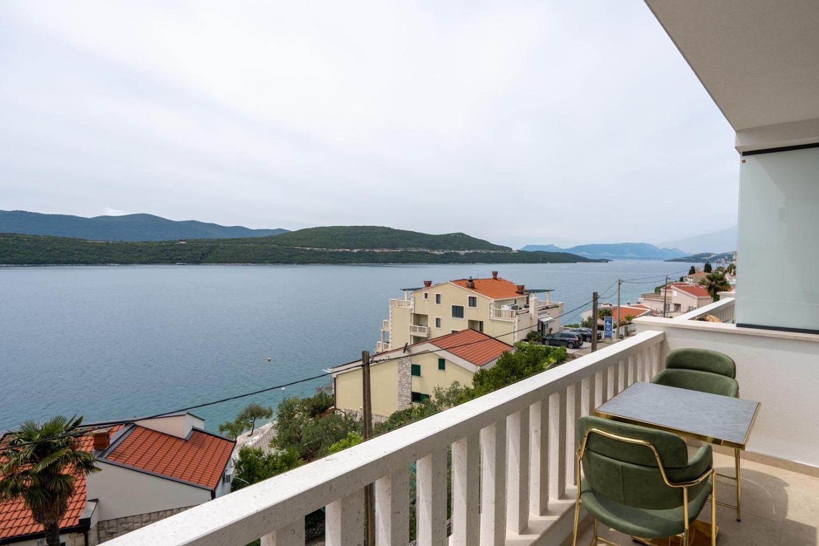 Villa Emina Sa Privatnom Plazom I Parkingom เนอุม ภายนอก รูปภาพ