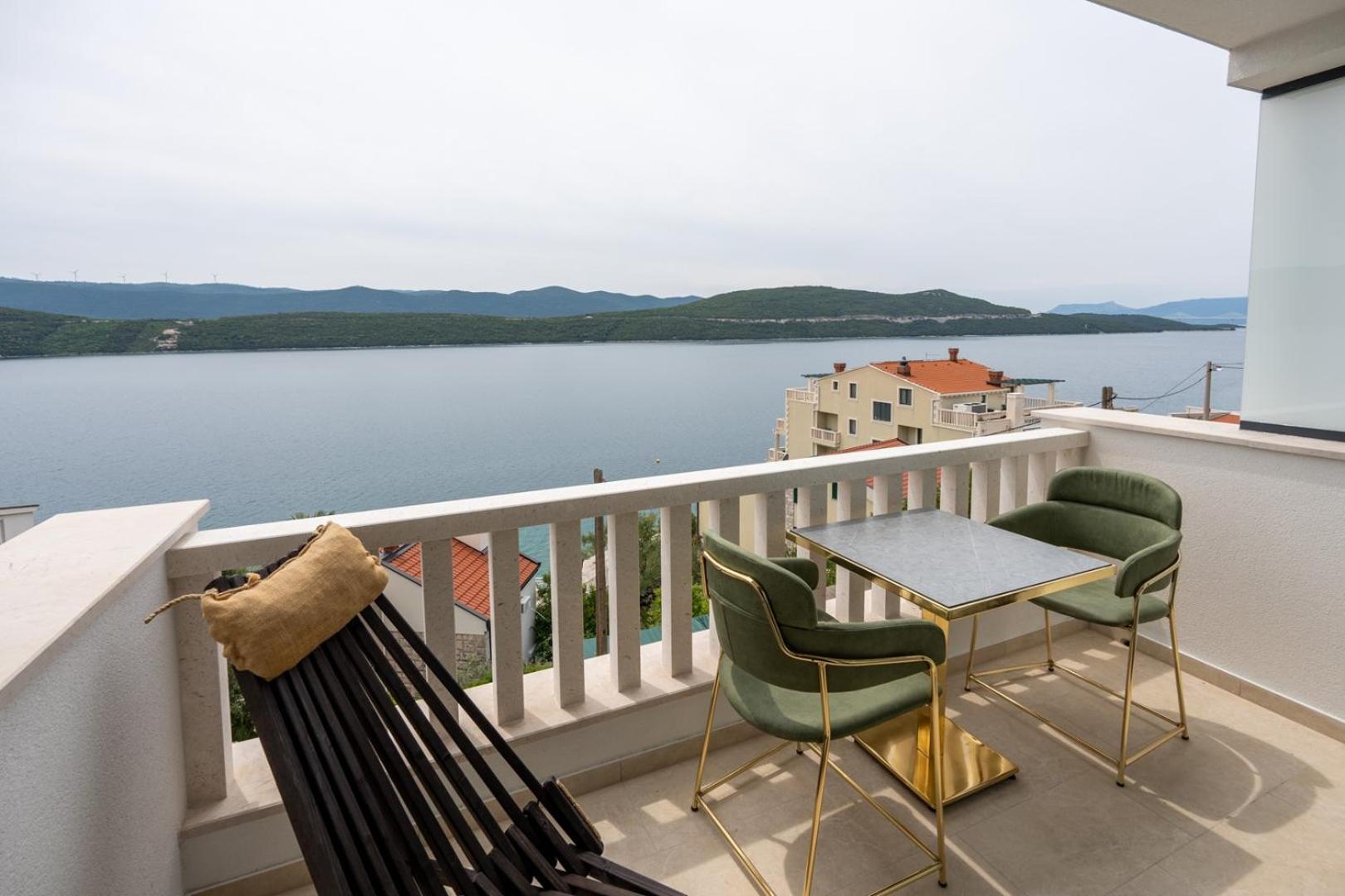 Villa Emina Sa Privatnom Plazom I Parkingom เนอุม ภายนอก รูปภาพ