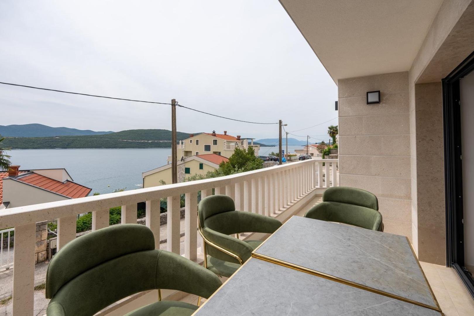 Villa Emina Sa Privatnom Plazom I Parkingom เนอุม ภายนอก รูปภาพ